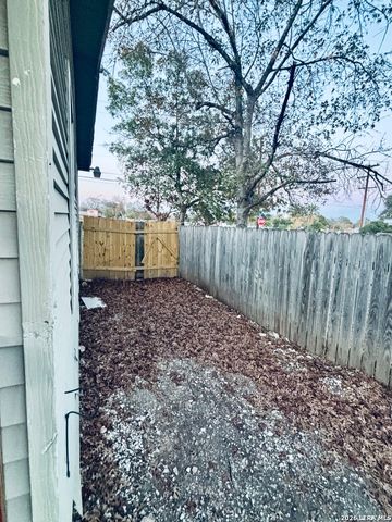 2610 W Ashby Place, San Antonio, TX 78201