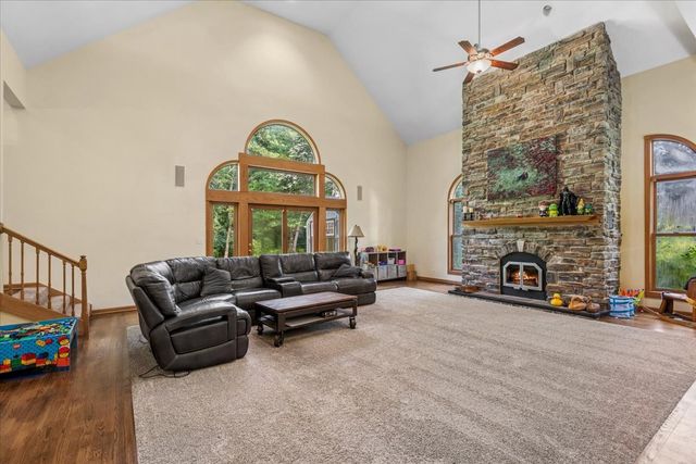 6008 Tomlinson Drive, Mchenry, IL 60050