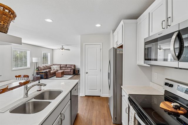 408 Ryan Circle NE, Mitchellville, IA 50169
