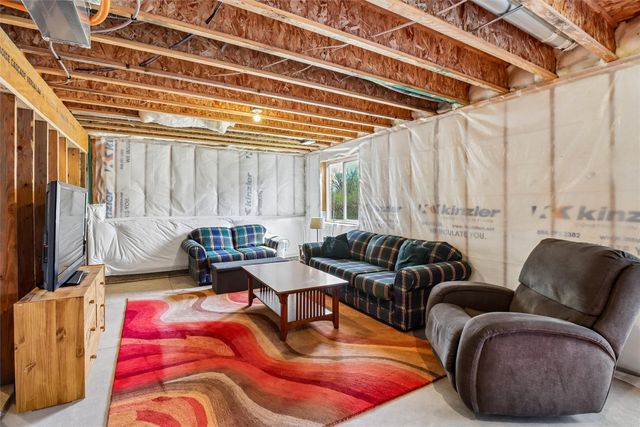 408 Ryan Circle NE, Mitchellville, IA 50169
