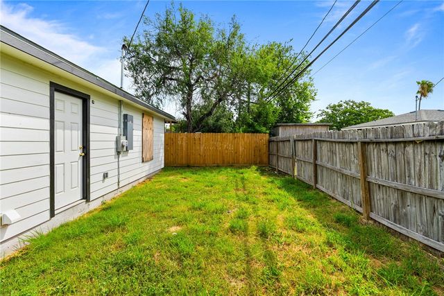 3121 Eisenhower St, Corpus Christi, TX 78416