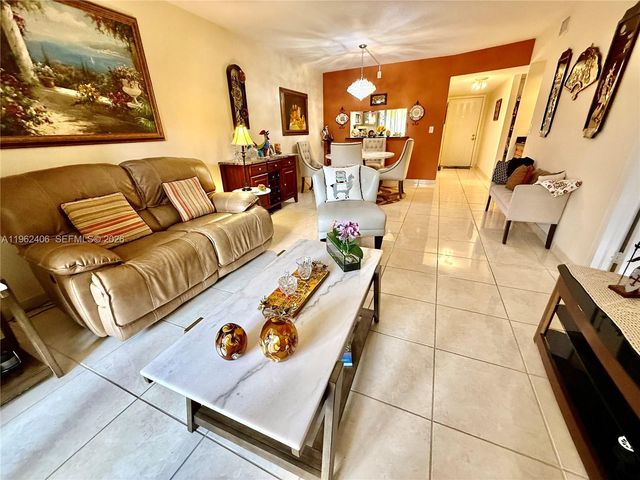 351 Club Cir 102, Boca Raton, FL 33487