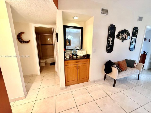 351 Club Cir 102, Boca Raton, FL 33487