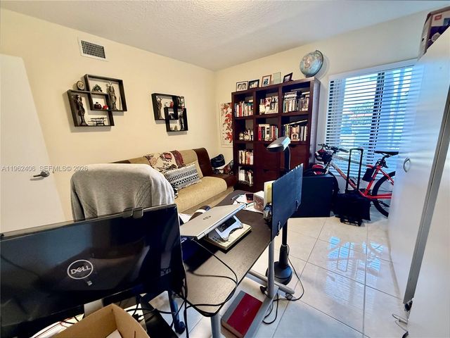 351 Club Cir 102, Boca Raton, FL 33487