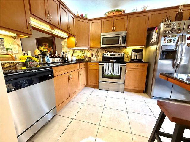 351 Club Cir 102, Boca Raton, FL 33487