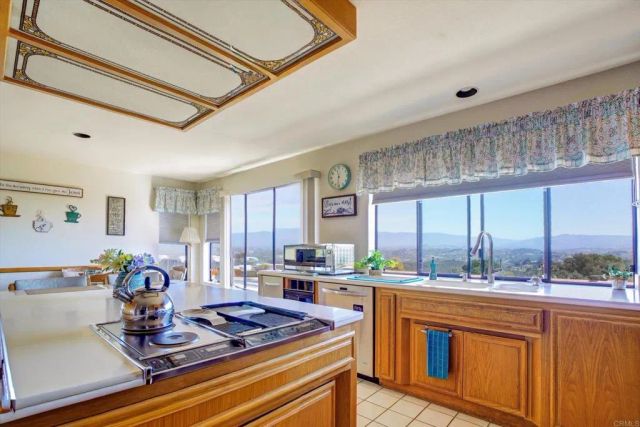 10549 Cerveza Drive, Escondido, CA 92026