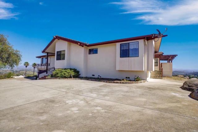 10549 Cerveza Drive, Escondido, CA 92026