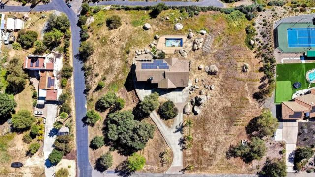 10549 Cerveza Drive, Escondido, CA 92026