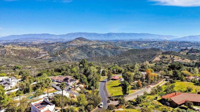 10549 Cerveza Drive, Escondido, CA 92026