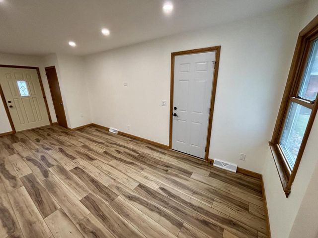 811 Meadowbrook DRIVE, West Bend, WI 53090