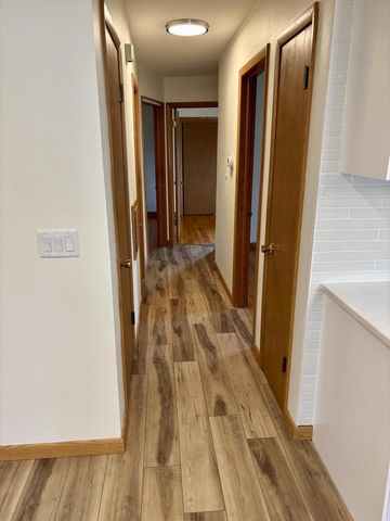 811 Meadowbrook DRIVE, West Bend, WI 53090