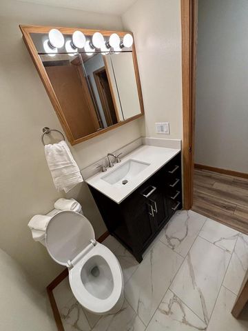 811 Meadowbrook DRIVE, West Bend, WI 53090