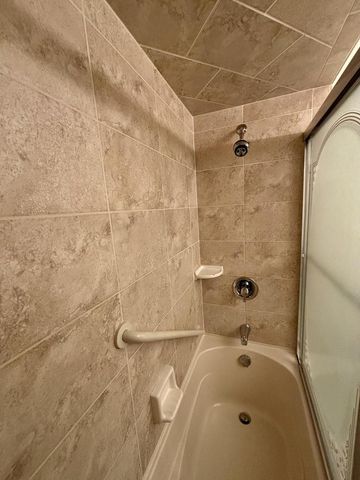 811 Meadowbrook DRIVE, West Bend, WI 53090