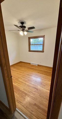 811 Meadowbrook DRIVE, West Bend, WI 53090