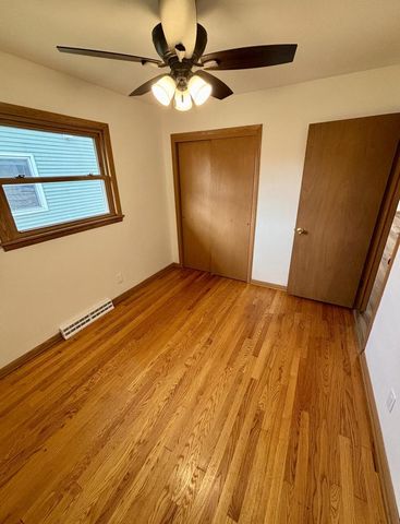 811 Meadowbrook DRIVE, West Bend, WI 53090