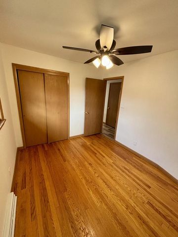 811 Meadowbrook DRIVE, West Bend, WI 53090