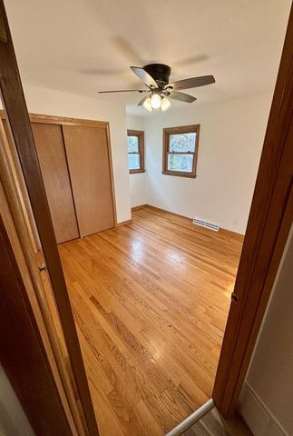 811 Meadowbrook DRIVE, West Bend, WI 53090