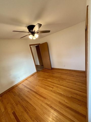 811 Meadowbrook DRIVE, West Bend, WI 53090