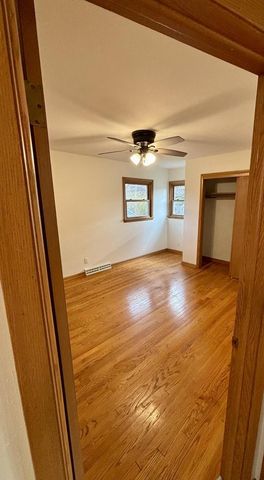 811 Meadowbrook DRIVE, West Bend, WI 53090