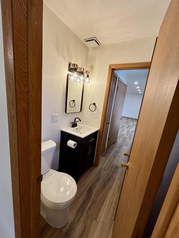 811 Meadowbrook DRIVE, West Bend, WI 53090