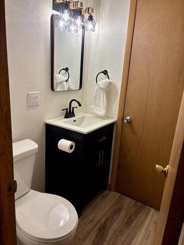 811 Meadowbrook DRIVE, West Bend, WI 53090