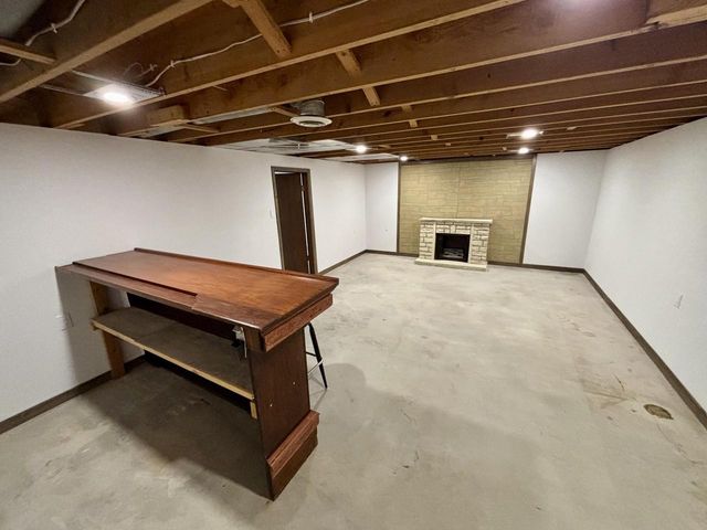 811 Meadowbrook DRIVE, West Bend, WI 53090