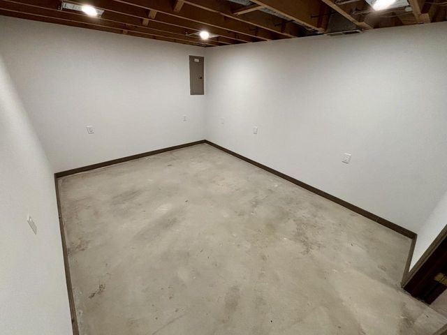 811 Meadowbrook DRIVE, West Bend, WI 53090