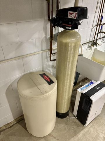 811 Meadowbrook DRIVE, West Bend, WI 53090