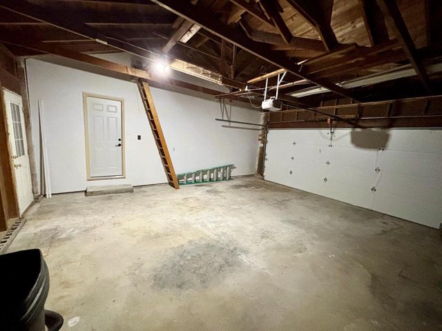 811 Meadowbrook DRIVE, West Bend, WI 53090