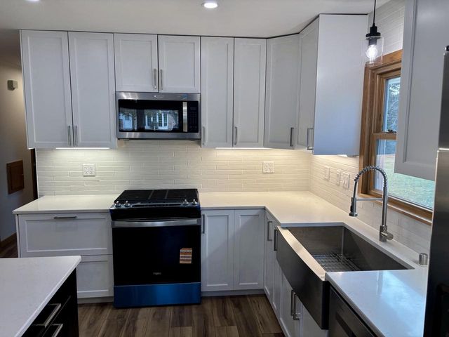 811 Meadowbrook DRIVE, West Bend, WI 53090