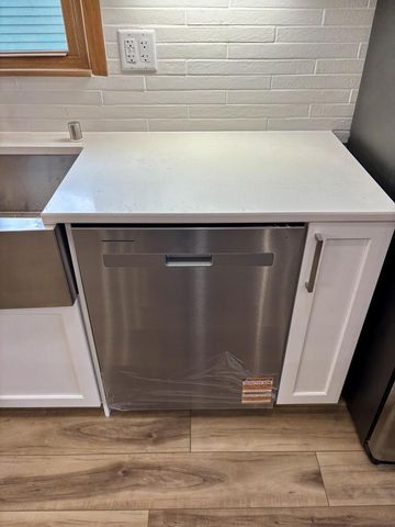 811 Meadowbrook DRIVE, West Bend, WI 53090