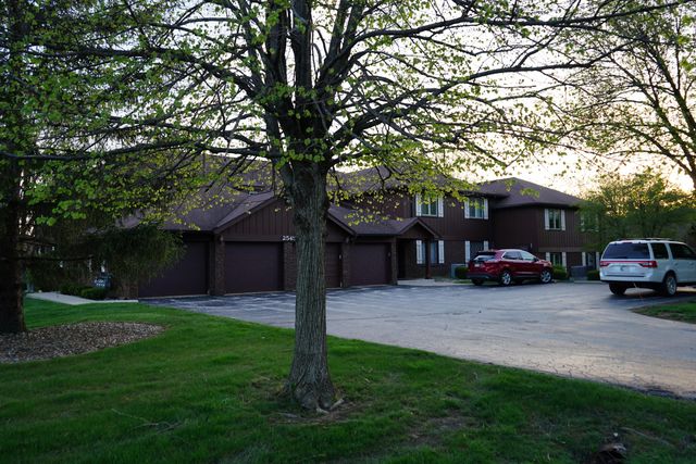 2545 E Lakeshore Drive A71, Crown Point, IN 46307