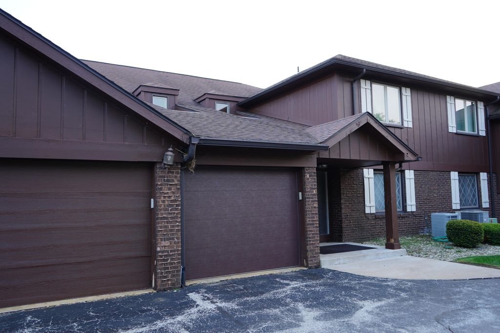 2545 E Lakeshore Drive A71, Crown Point, IN 46307