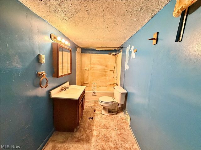 3275 Crestview Avenue, Warren, OH 44483
