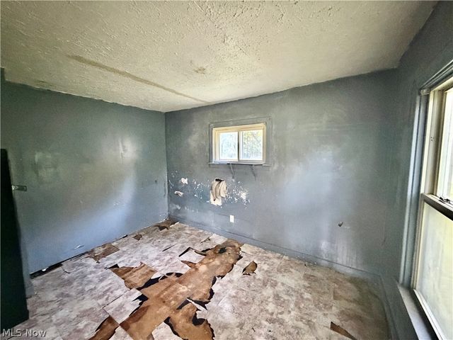 3275 Crestview Avenue, Warren, OH 44483
