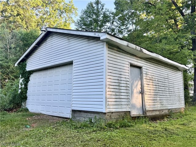 3275 Crestview Avenue, Warren, OH 44483
