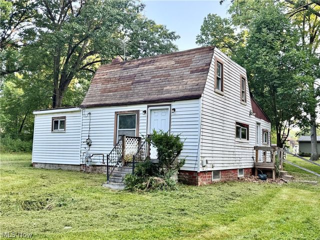 3275 Crestview Avenue, Warren, OH 44483