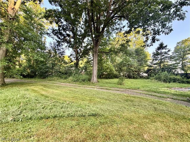 3275 Crestview Avenue, Warren, OH 44483