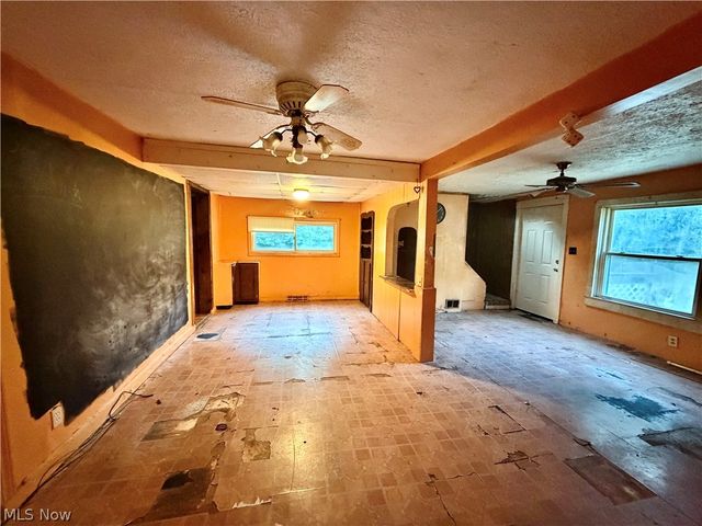 3275 Crestview Avenue, Warren, OH 44483