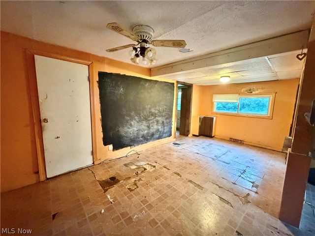 3275 Crestview Avenue, Warren, OH 44483