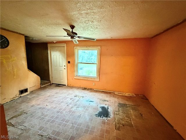 3275 Crestview Avenue, Warren, OH 44483