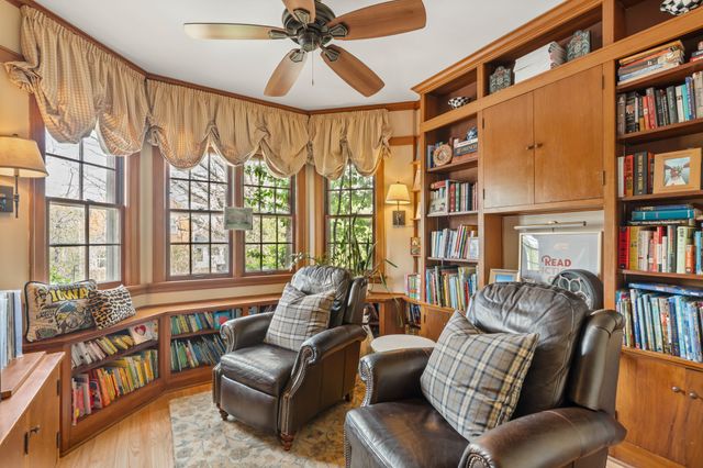 4917 Harwood Drive, Des Moines, IA 50312