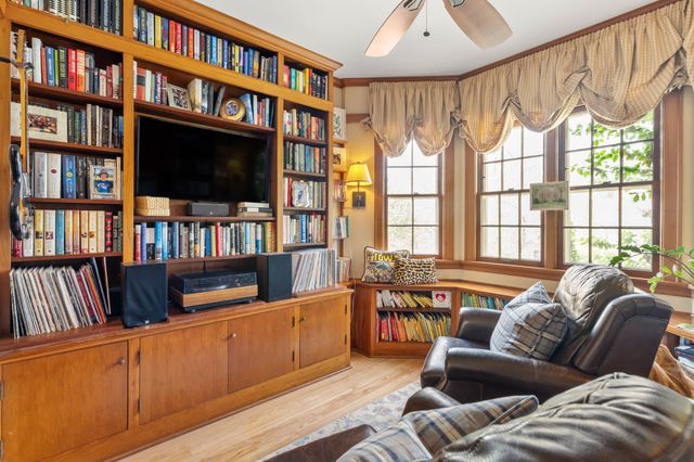 4917 Harwood Drive, Des Moines, IA 50312