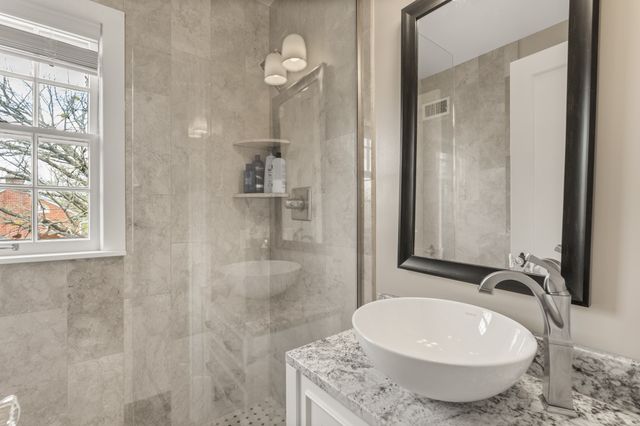 4917 Harwood Drive, Des Moines, IA 50312
