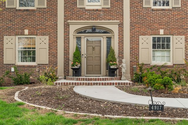 4917 Harwood Drive, Des Moines, IA 50312