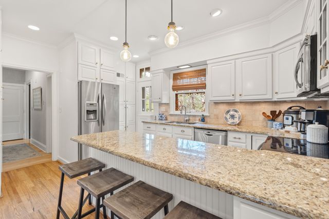 4917 Harwood Drive, Des Moines, IA 50312