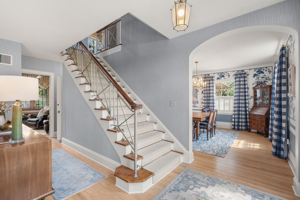 4917 Harwood Drive, Des Moines, IA 50312