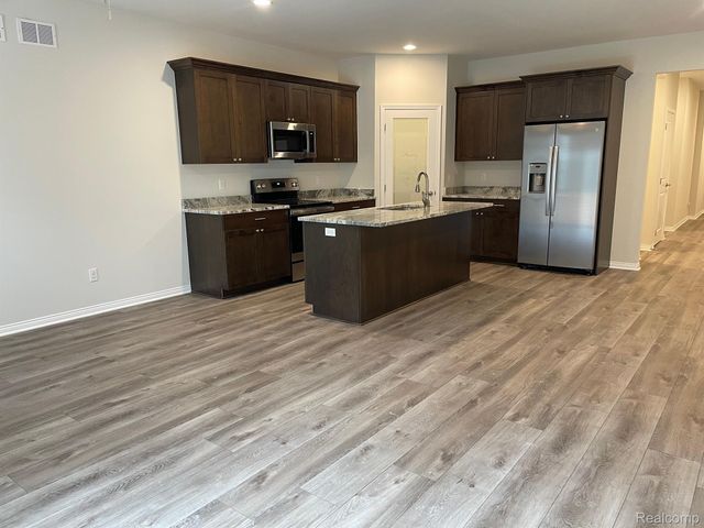 4156 SECLUDED PINES DR, Sterling Heights, MI 48314