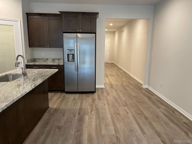 4156 SECLUDED PINES DR, Sterling Heights, MI 48314