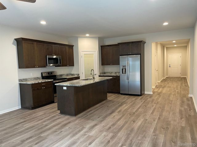 4156 SECLUDED PINES DR, Sterling Heights, MI 48314